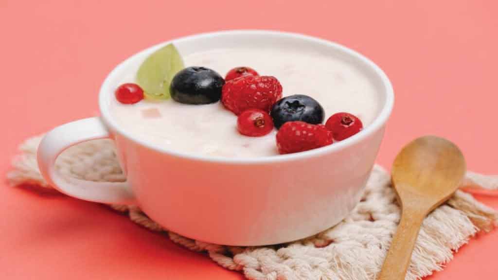 Greek Yogurt Parfait with Fresh Berries
